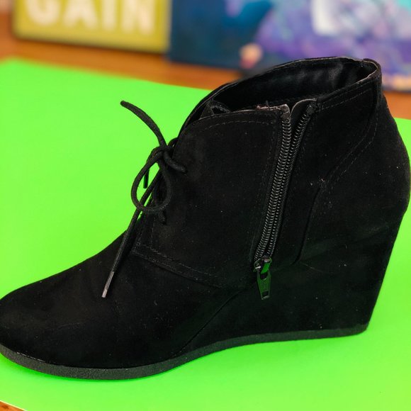 Universal Threads Black Suede Wedge Booties size 9 - Picture 7 of 8